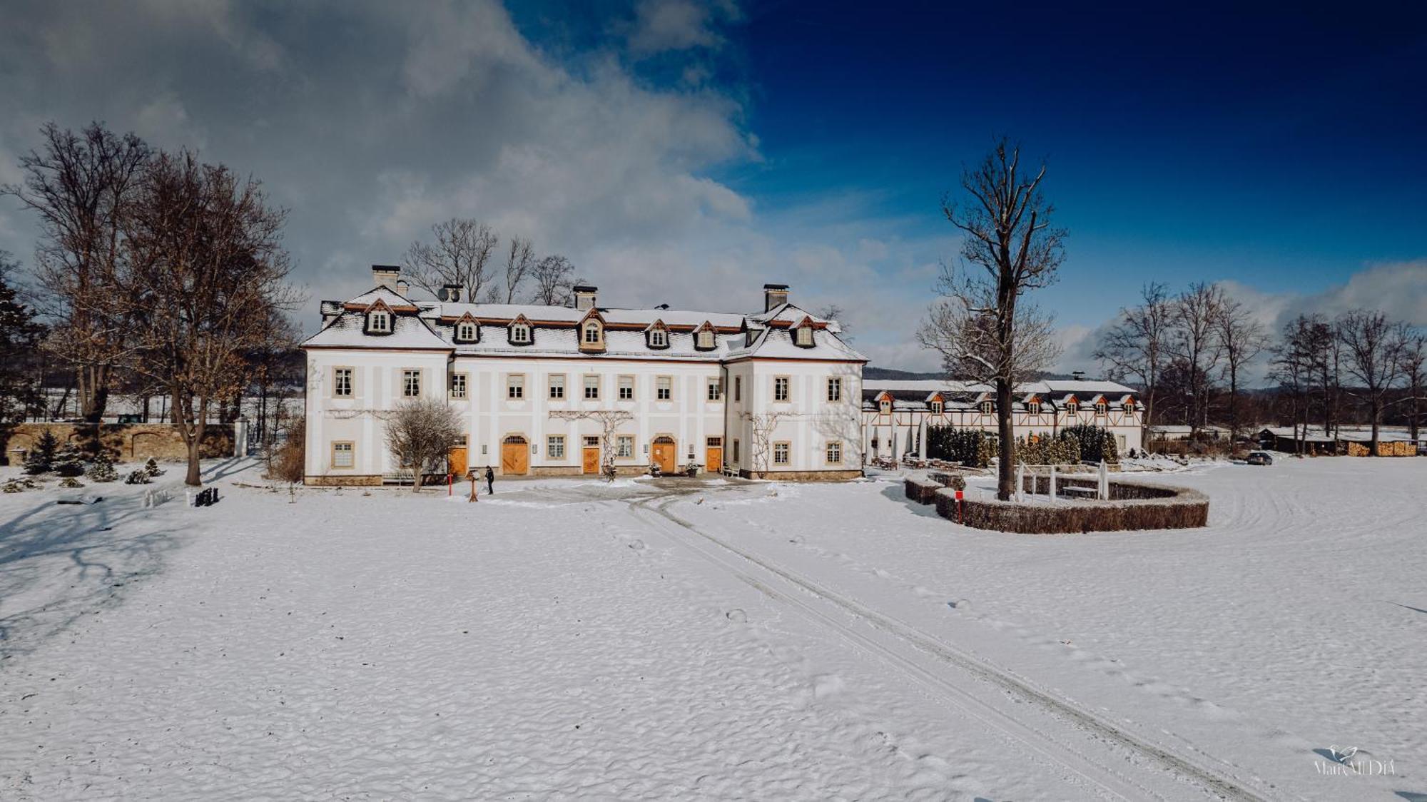 Palac Pakoszow Schlosshotel Wernersdorf Jelenia Góra Exterior foto The main building of the university