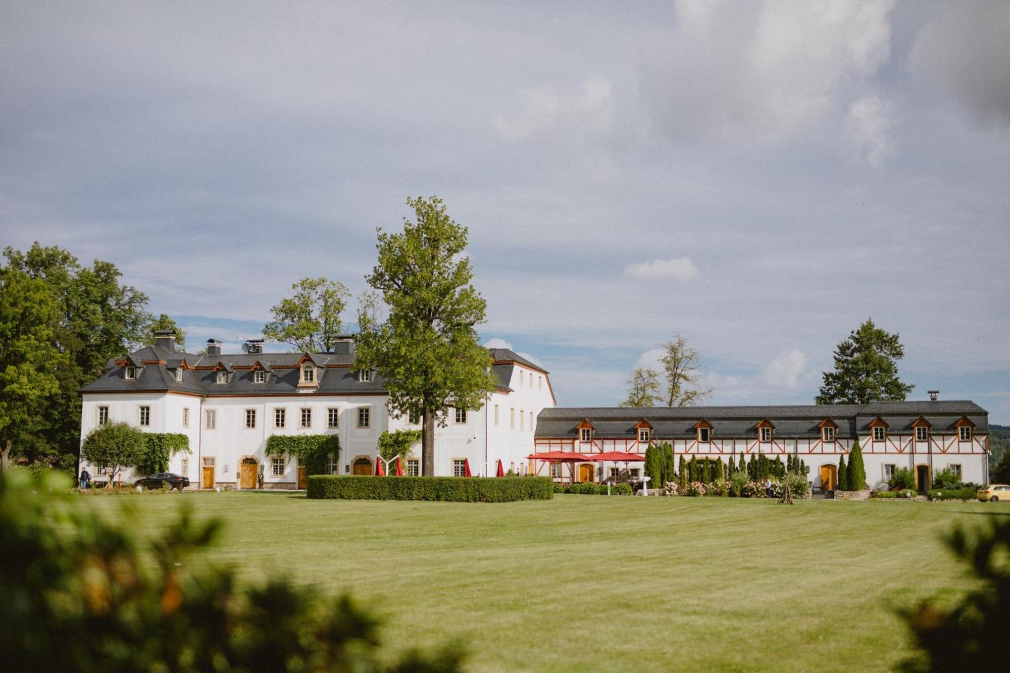 Palac Pakoszow Schlosshotel Wernersdorf Jelenia Góra Exterior foto The former abbey buildings