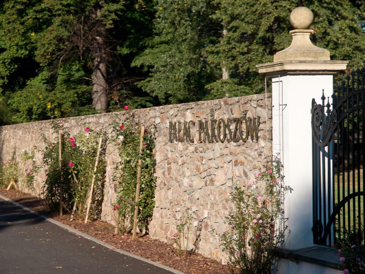 Palac Pakoszow Schlosshotel Wernersdorf Jelenia Góra Exterior foto Entrance to the Mac Morgan family vault at St Mary's Church, Haddington